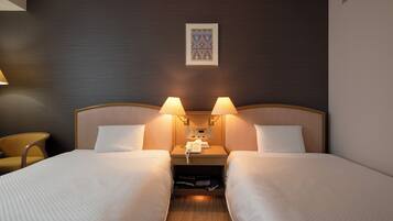 Twin Room, Non Smoking | Desk, laptop workspace, free WiFi