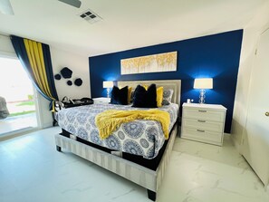 3 bedrooms, iron/ironing board, WiFi, bed sheets - Charming 3-bedroom house with Game Room, Family Room. (North Las Vegas)