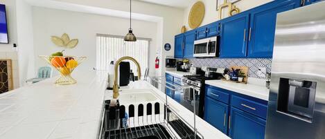 Micro-ondes, four, plaque de cuisson, lave-vaisselle