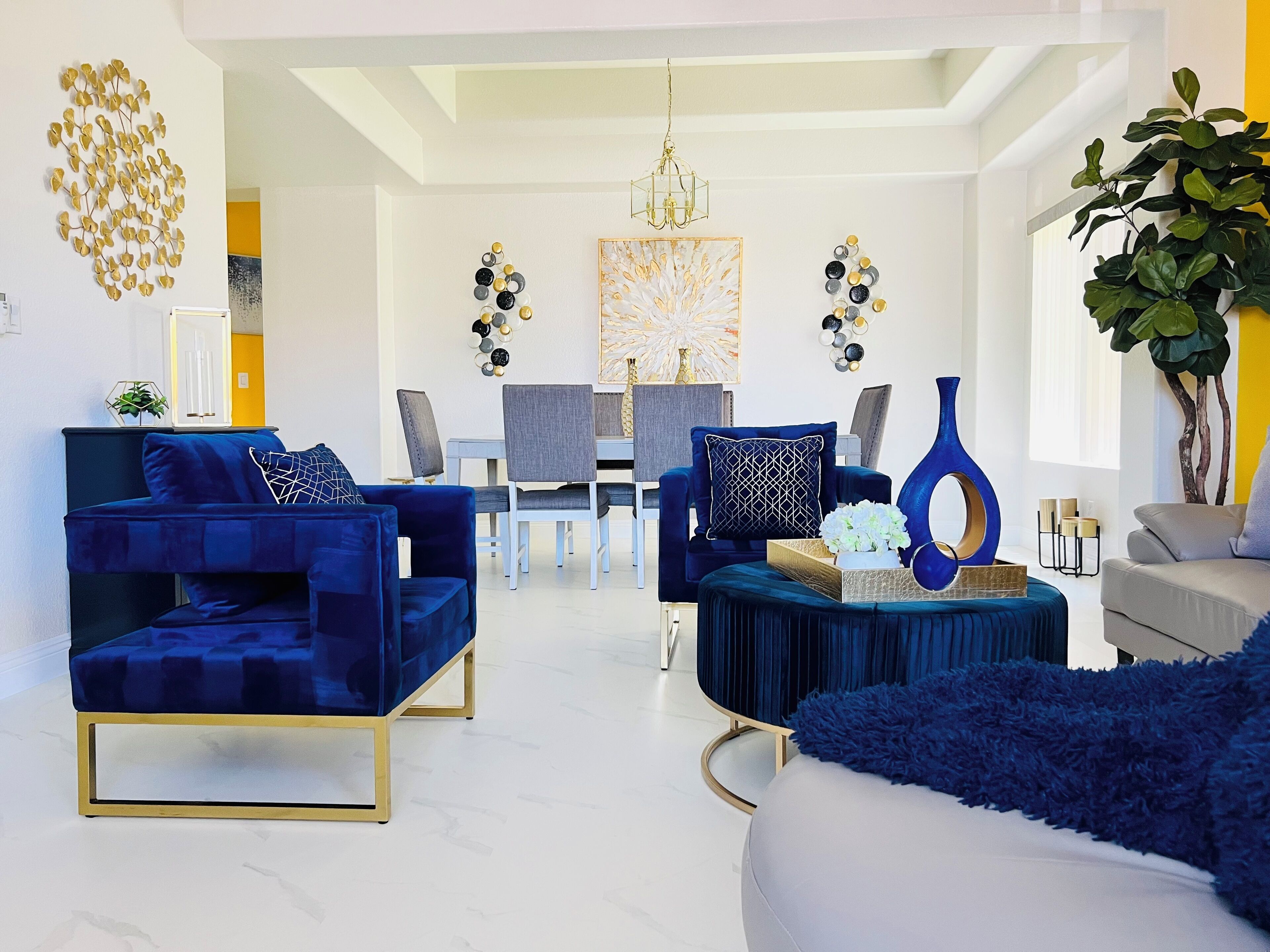 Una televisi ón, una chimenea