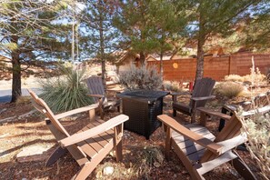 Property grounds - Kanab House in luxury community. Pool & Hot Tub. (Kanab)