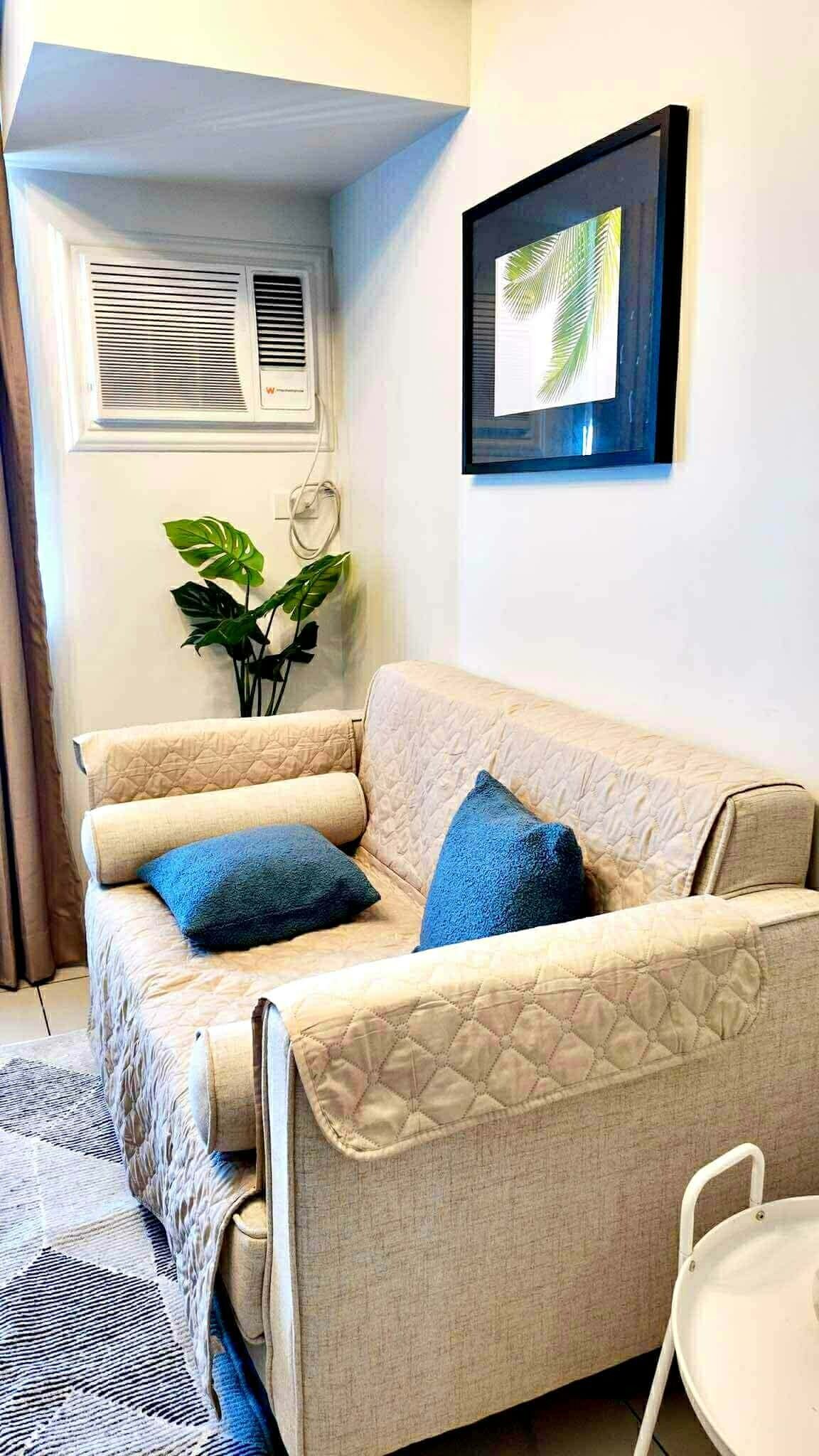 Deluxe Condo, 1 Bedroom, Balcony, City View | Living area