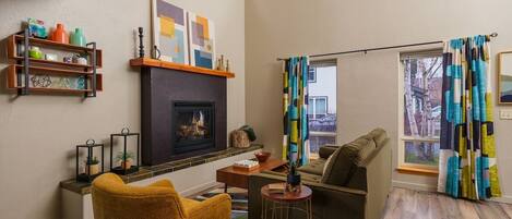 Télévision, cheminée