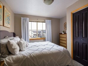 3 bedrooms, iron/ironing board, free WiFi, bed sheets - Modern Montana Retreat | 3BR + Loft | 2.5BA (Bozeman)