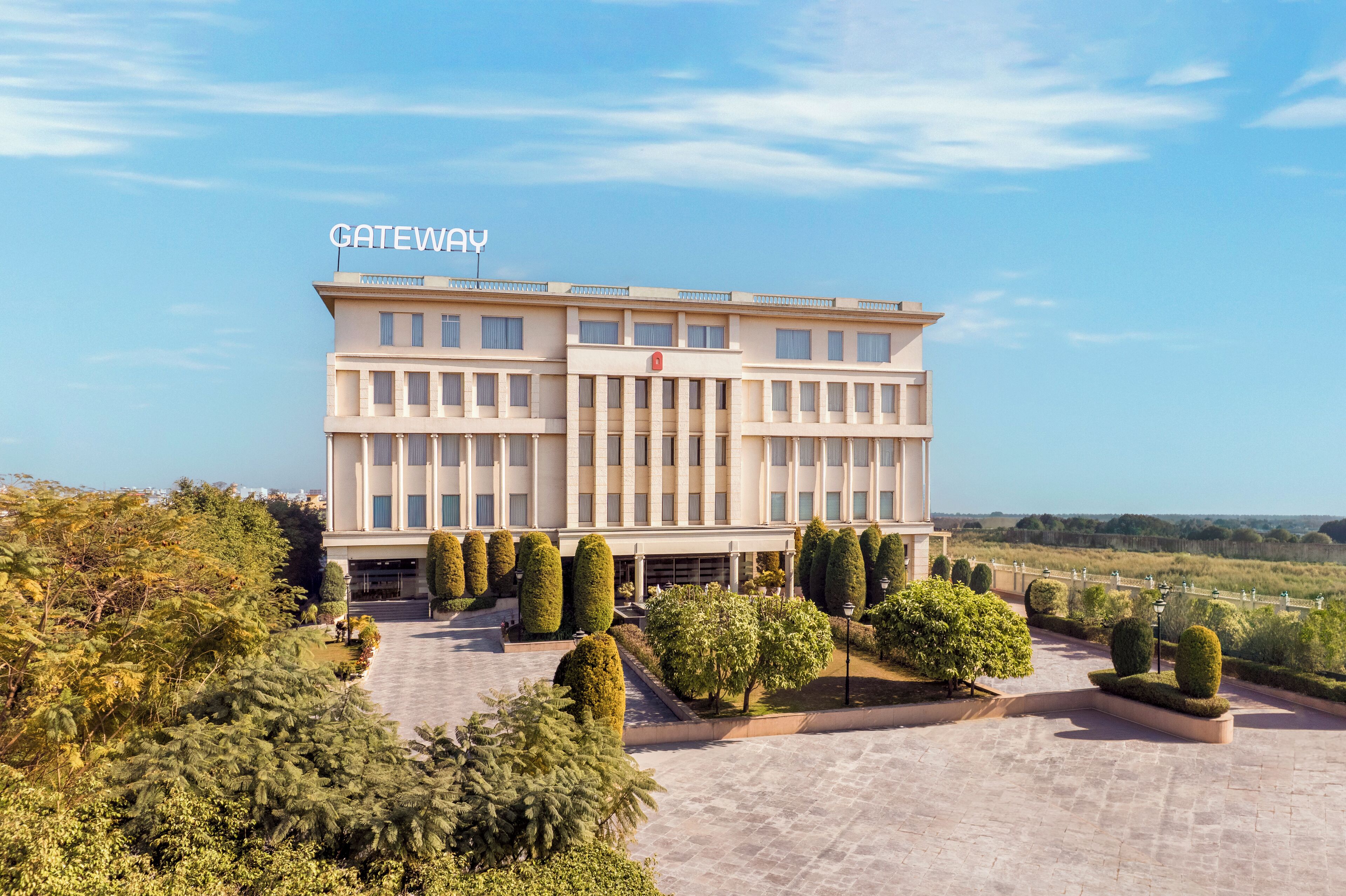 المنشأة من الخارج