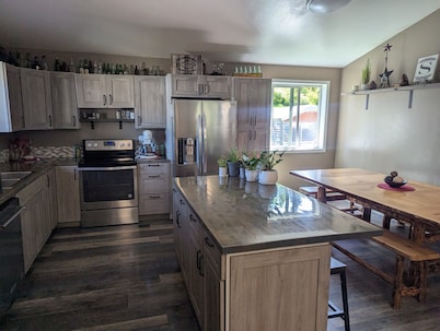 Welcoming 4-bedroom house in Ninilchik perfect for family stays