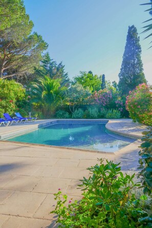 Pool - SAINT-TROPEZ – CANOUBIERS BAY – 4-BEDROOM VILLA – SWIMMING POOL (ST TROPEZ)