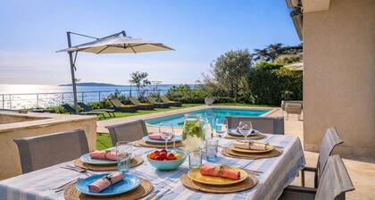 Herzensfavorit in Sainte-Maxime: Villa mit Meerblick et Pool