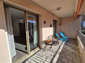 Terrace/patio - Studio – Air Conditioning  et  parking, all on foot (SANARY SUR MER)