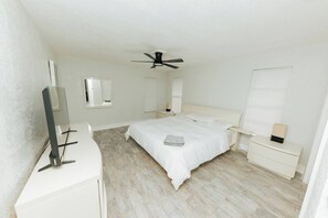 3 bedrooms - NEW Spacious 3-Bedroom Retreat with Free Parking (Largo)