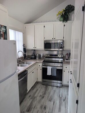 Fridge, microwave, oven, stovetop - Serene Canyon-Side 2BR/2Bath + Loft Sleeps 6 @ Central SD  near tech hubs  & UTC (San Diego)