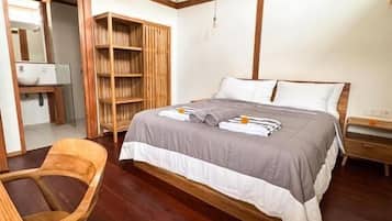 Colchones con pillow-top, minibar y caja de seguridad en la habitación