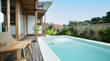 8 piscinas al aire libre