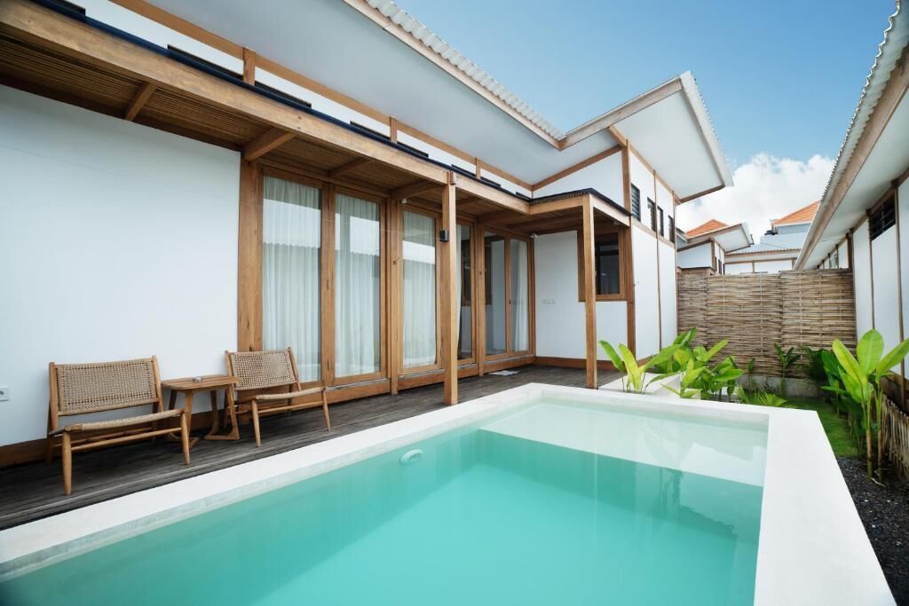 8 piscinas al aire libre