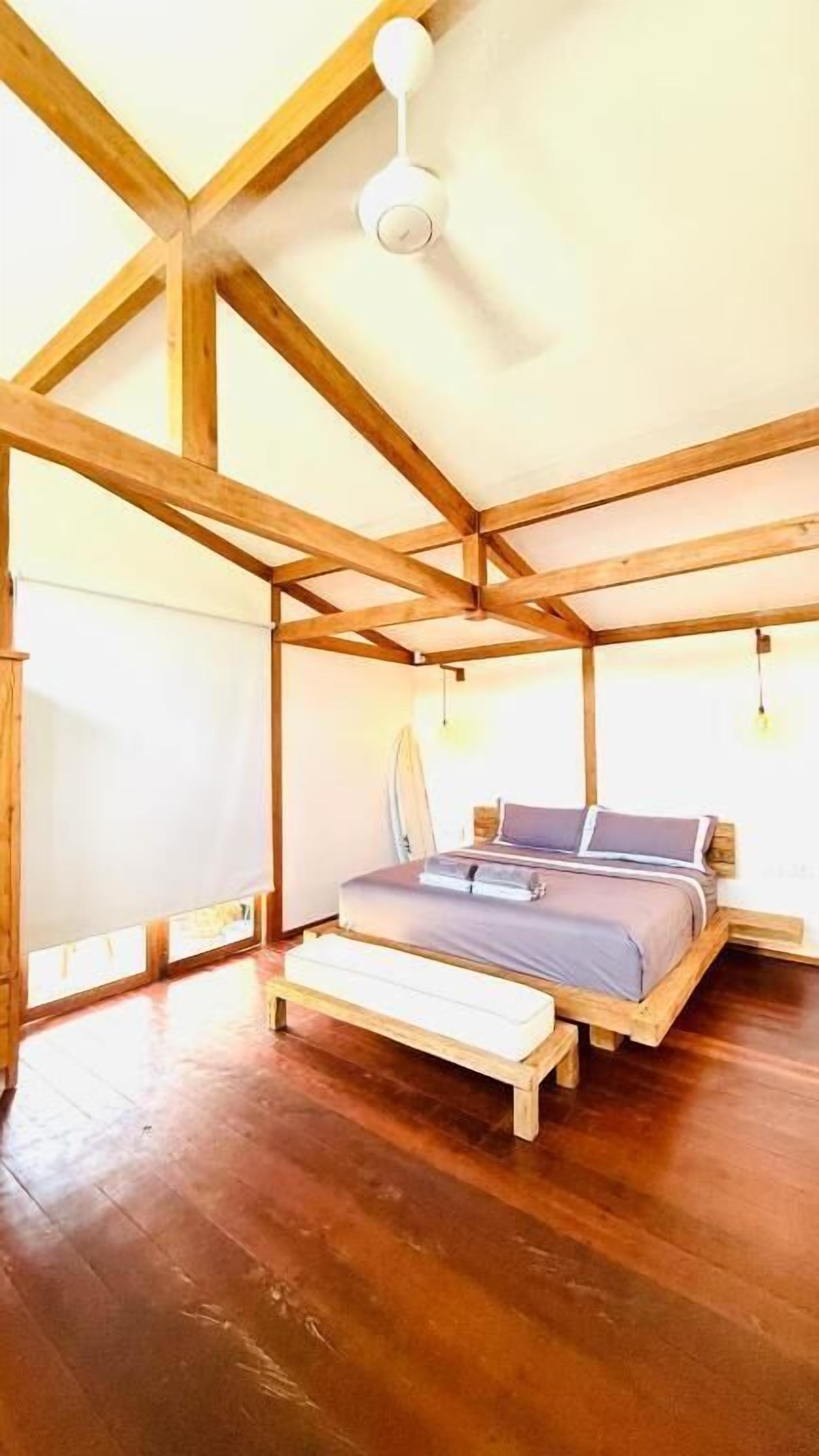 Villa Premium, vistas al jardín | Colchones con acolchado adicional, minibar, caja fuerte