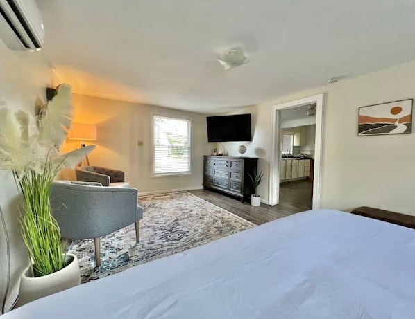 Iron/ironing board, travel crib, free WiFi, bed sheets