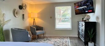 The Blue Oasis 2BR Cottage w/Pet-Friendly Yard