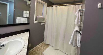 Charming 2-bedroom condo in enjoyable Butte location