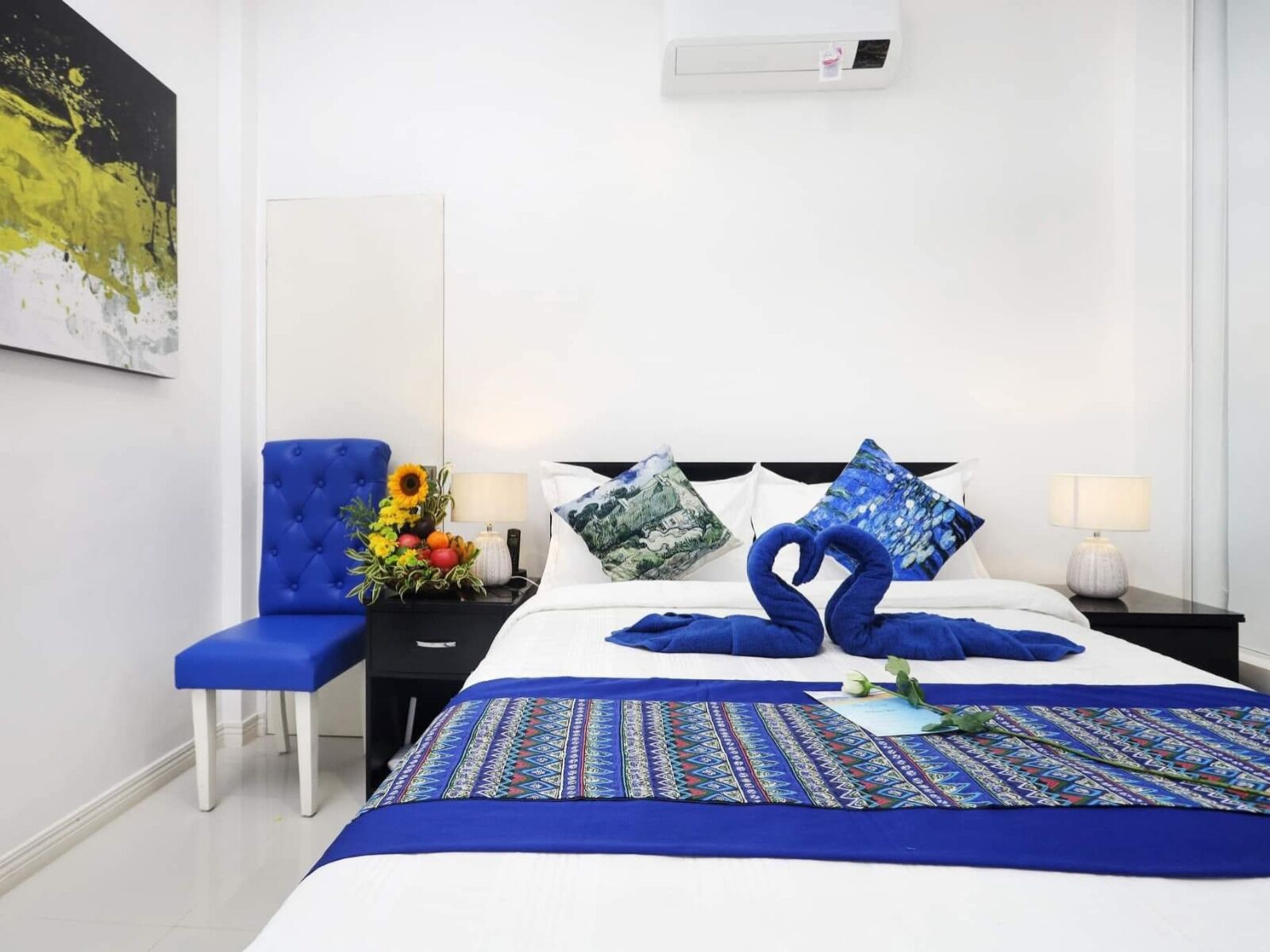 Free WiFi, bed sheets