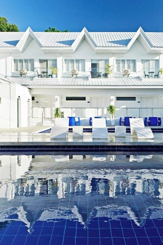 Entire Santorini-inspired Hot Spring Villa in Los Baños - Good for 30 Persons
