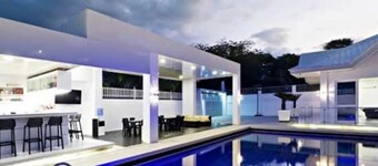 Entire Santorini-inspired Hot Spring Villa in Los Baños - Good for 30 Persons