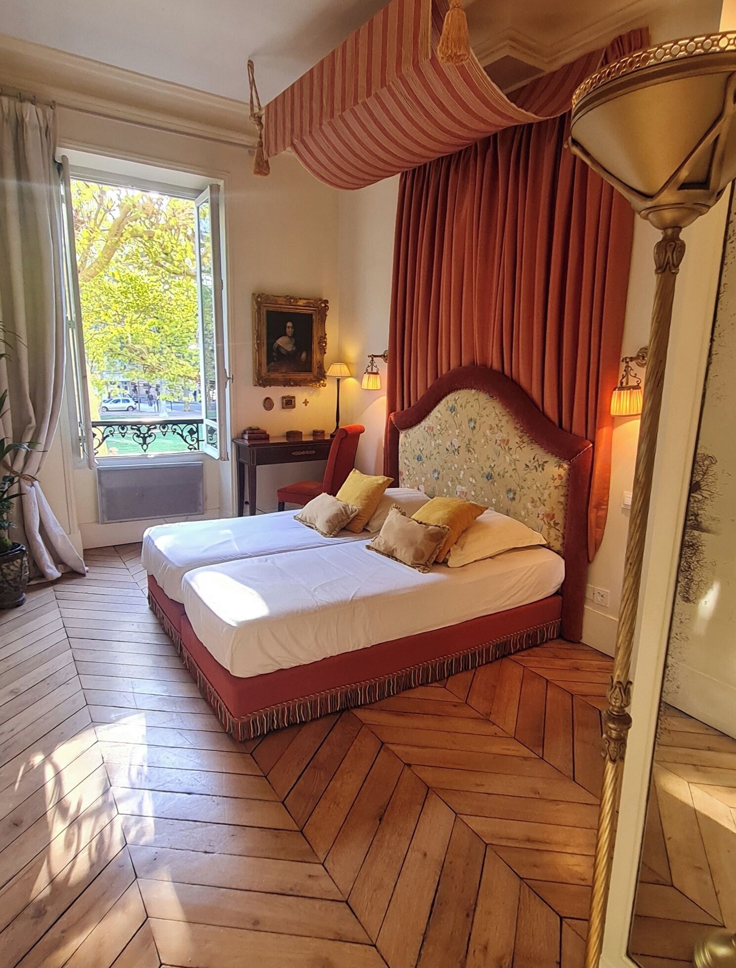 Iron/ironing board, internet, bed sheets