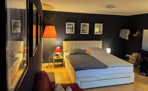 WiFi, bed sheets - Apartment / parking lot / garden / bike garage (Freiburg im Breisgau)