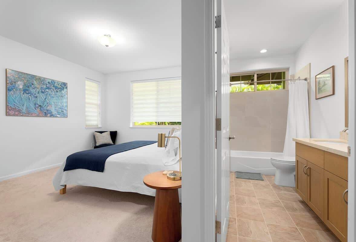 3 bedrooms, desk, iron/ironing board, travel crib