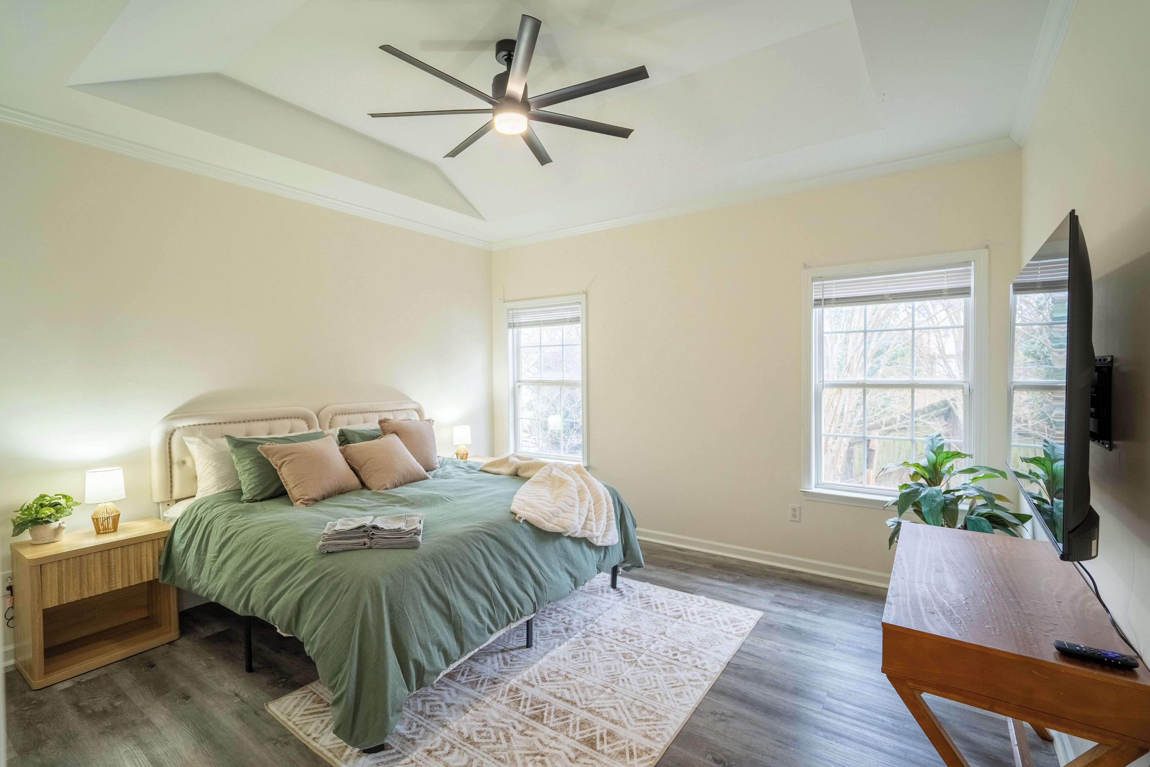 3 bedrooms, desk, iron/ironing board, free WiFi