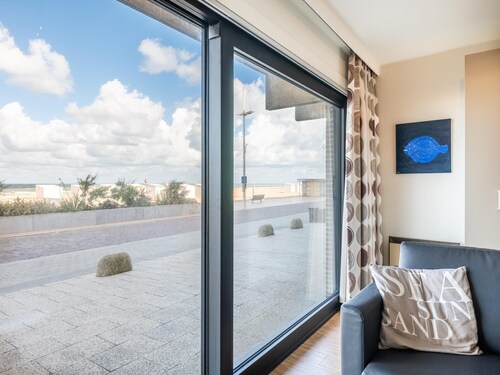 Beautiful ground-floor studio right on the dyke