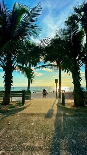 Luxe Condo; Sand, Sea, & Sunset, Unit A @ IRB; Steps 2 Beach; SMART TVs; PRIVATE