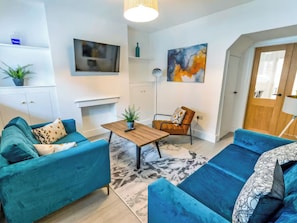 TV - 3 bedroom accommodation in Gainsborough (Gainsborough)