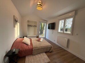 Iron/ironing board, WiFi, bed sheets - Large family home near Paris and Disney (Mandres-les-Roses)