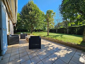 Terrace/patio - Large family home near Paris and Disney (Mandres-les-Roses)