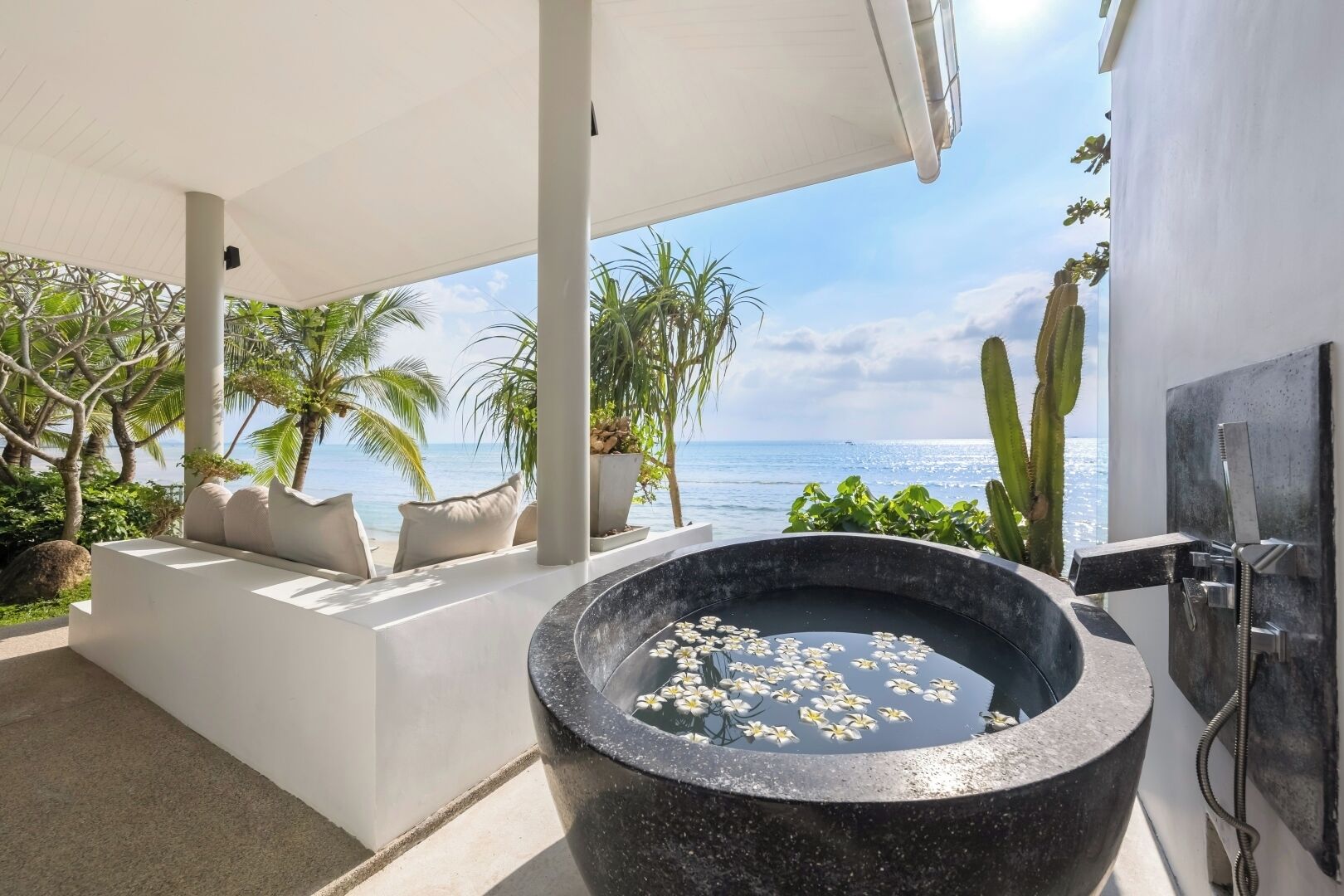 Bain à remous extérieur