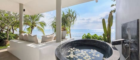 Bain à remous extérieur