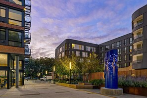 Exterior - Blueground | Southeast Redmond, pool, nr Park (Redmond)