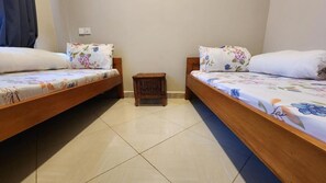 Camera Standard con 2 letti singoli | Una cassaforte in camera, ferro/asse da stiro, Wi-Fi gratuito