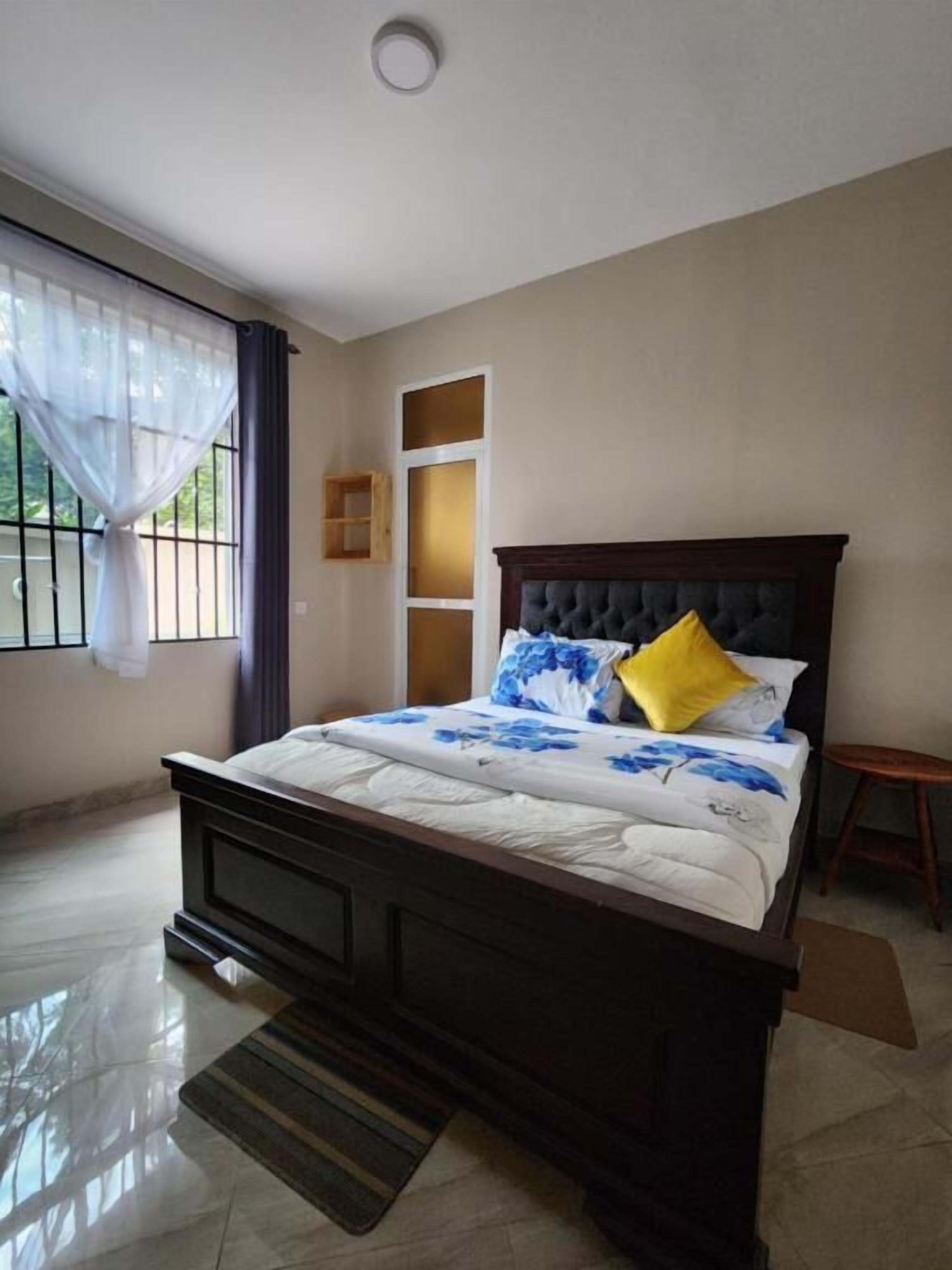 Camera familiare, vista giardino | Una cassaforte in camera, ferro/asse da stiro, Wi-Fi gratuito