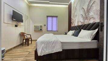 Quarto casal luxo | Espaço de trabalho para notebook, Wi-Fi de cortesia