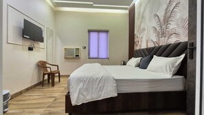 Habitació doble Deluxe | Espai de treball apte per a portàtils i wifi gratuïta 