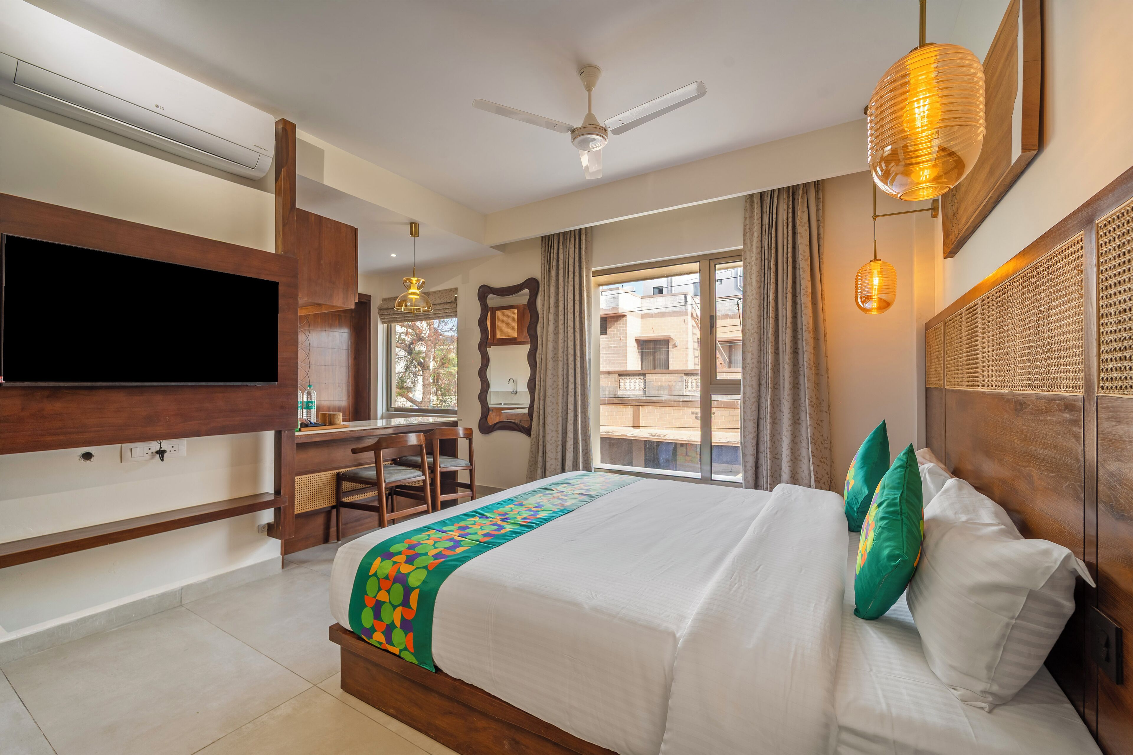 Deluxe Double Room | Desk, iron/ironing board