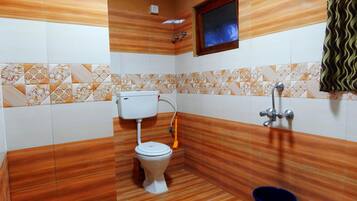 Deluxe Double Room, Balcony, Sea View | Bathroom | Shower, towels, soap
