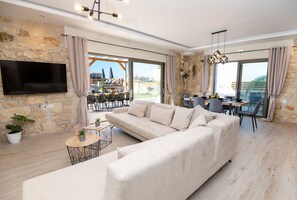 Living area - Villa Olympia- Large villa perfect for groups (Kavrós)