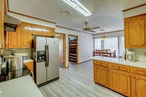 Fridge, microwave, stovetop, dishwasher - Family Home w/ Yard - 5 Mi to Jackson State Campus (Jackson)