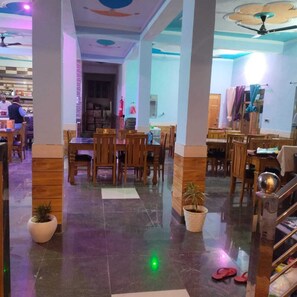 Dining - Rishi River View (Rajgarhi)