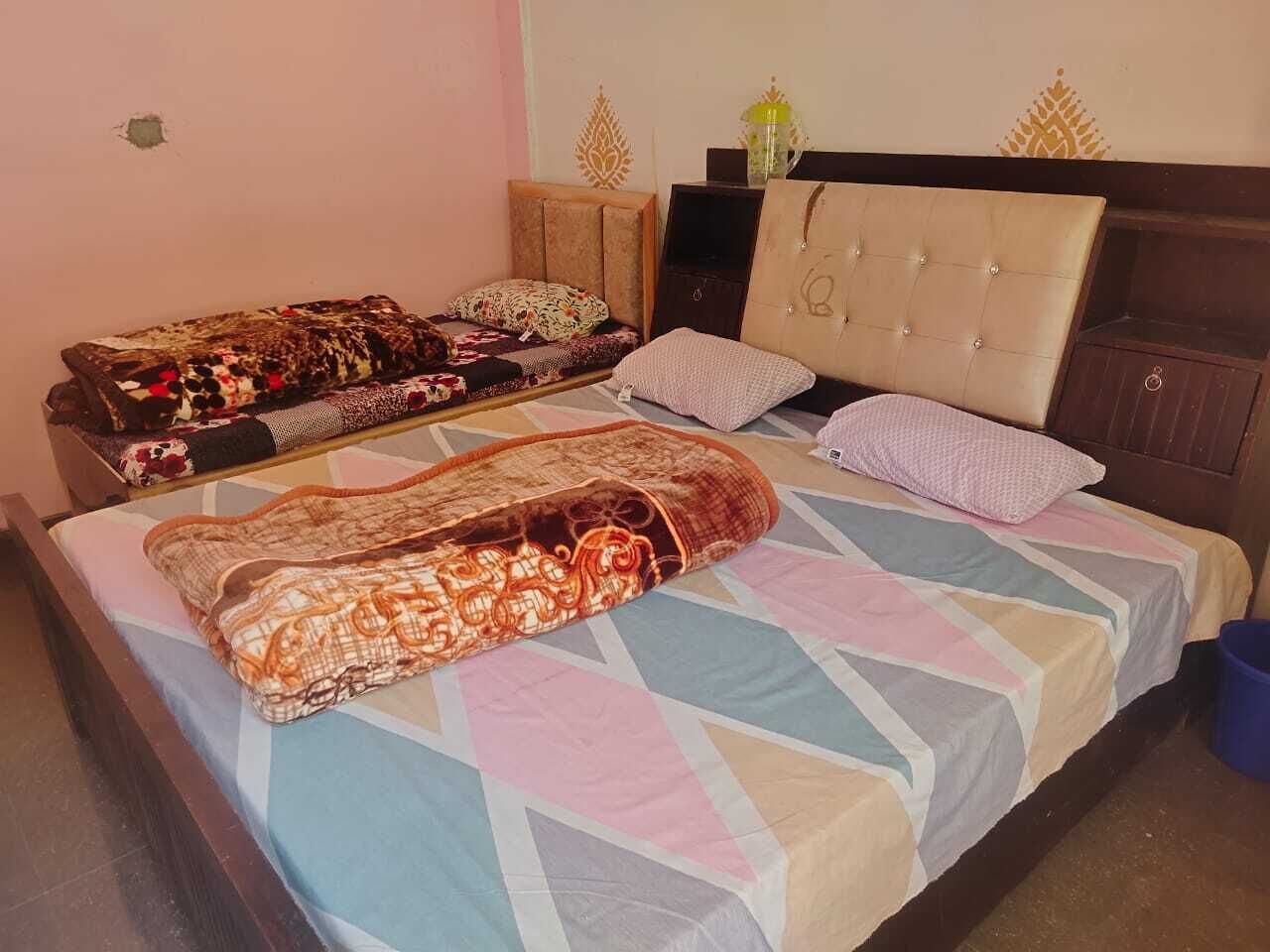 Triple Room, Smoking | Rollaway beds, free WiFi, bed sheets