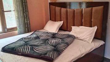 Double Room, Non Smoking | Rollaway beds, free WiFi, bed sheets
