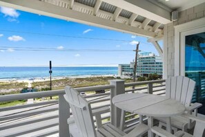 Outdoor dining - LUX Family Heavenly Day Beachfront - Pool - Hot tub (Panama City Beach)