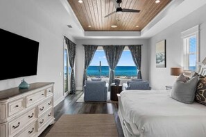 Desk, iron/ironing board, travel cot, WiFi - LUX Family Heavenly Day Beachfront - Pool - Hot tub (Panama City Beach)